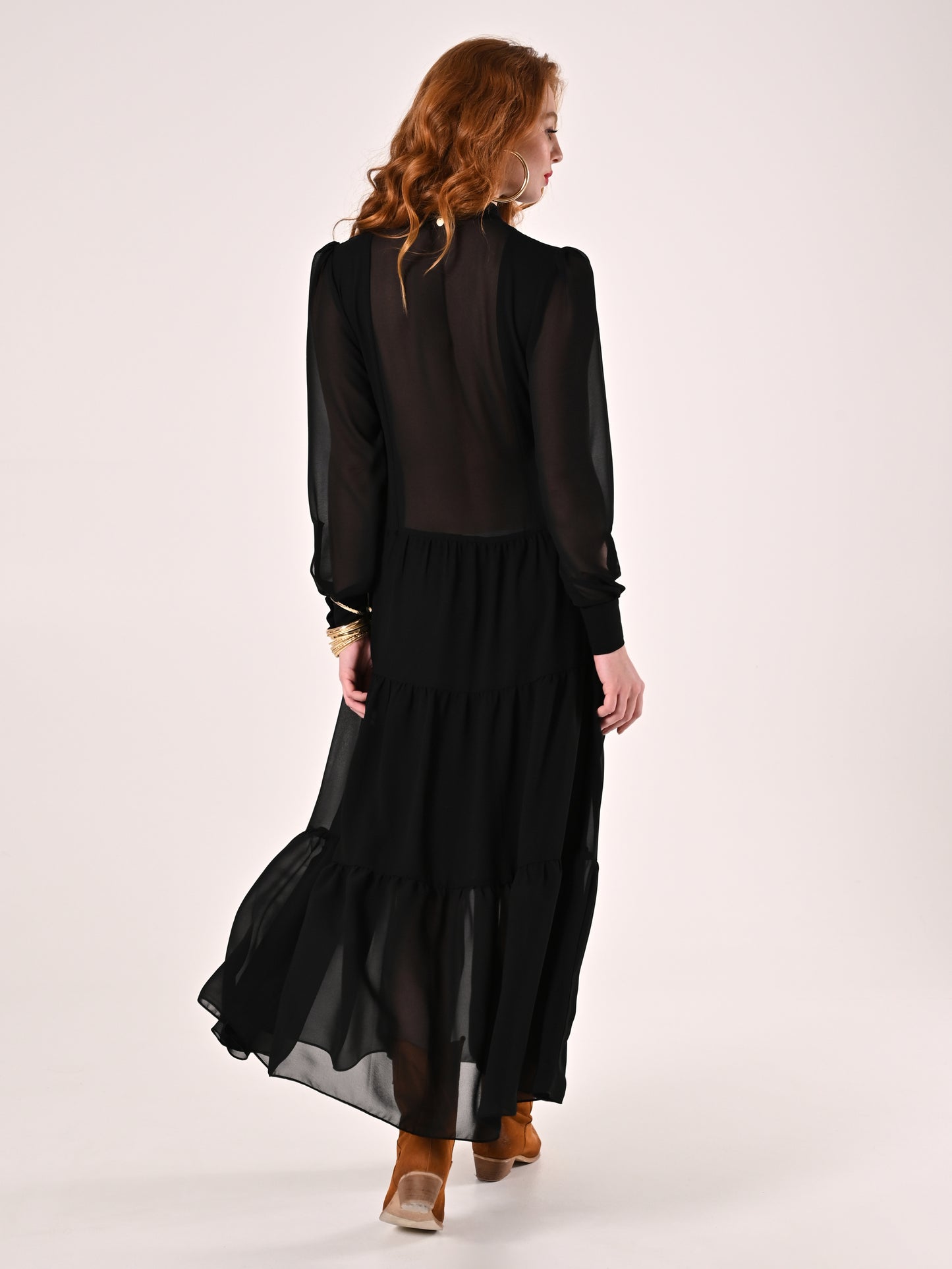 VESTIDO COM TRANSPARÊNCIA