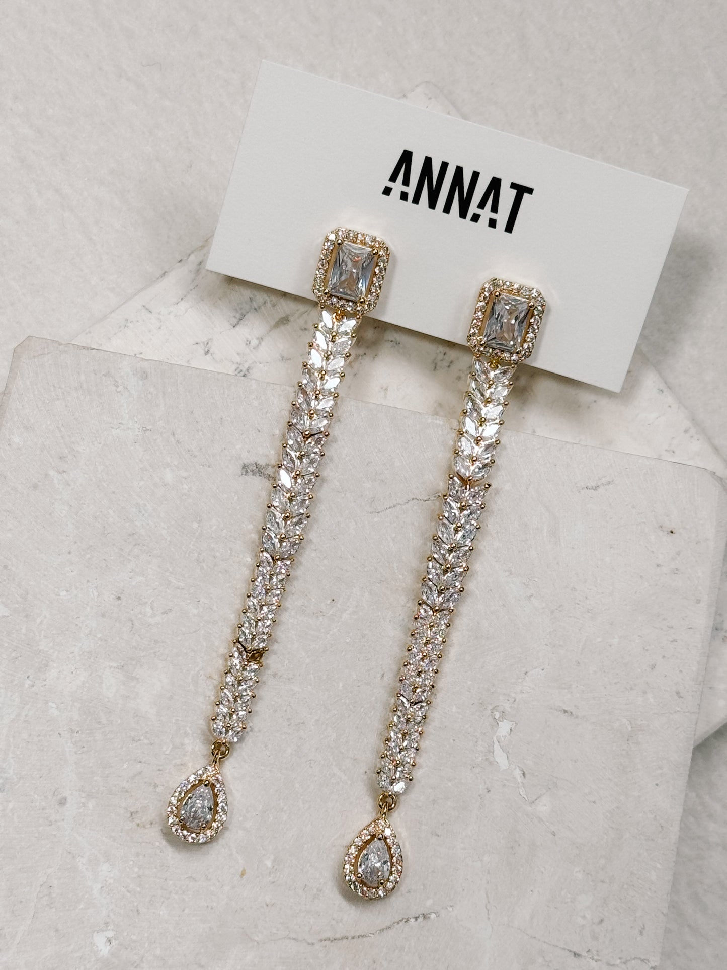 BRINCOS LONGOS COM CRISTAIS