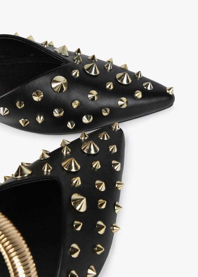 MULES COM DETALHES METÁLICOS