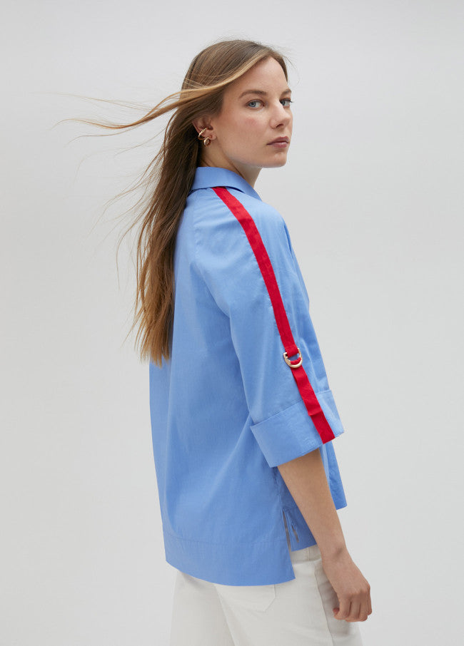 CAMISA COM RISCA LATERAL