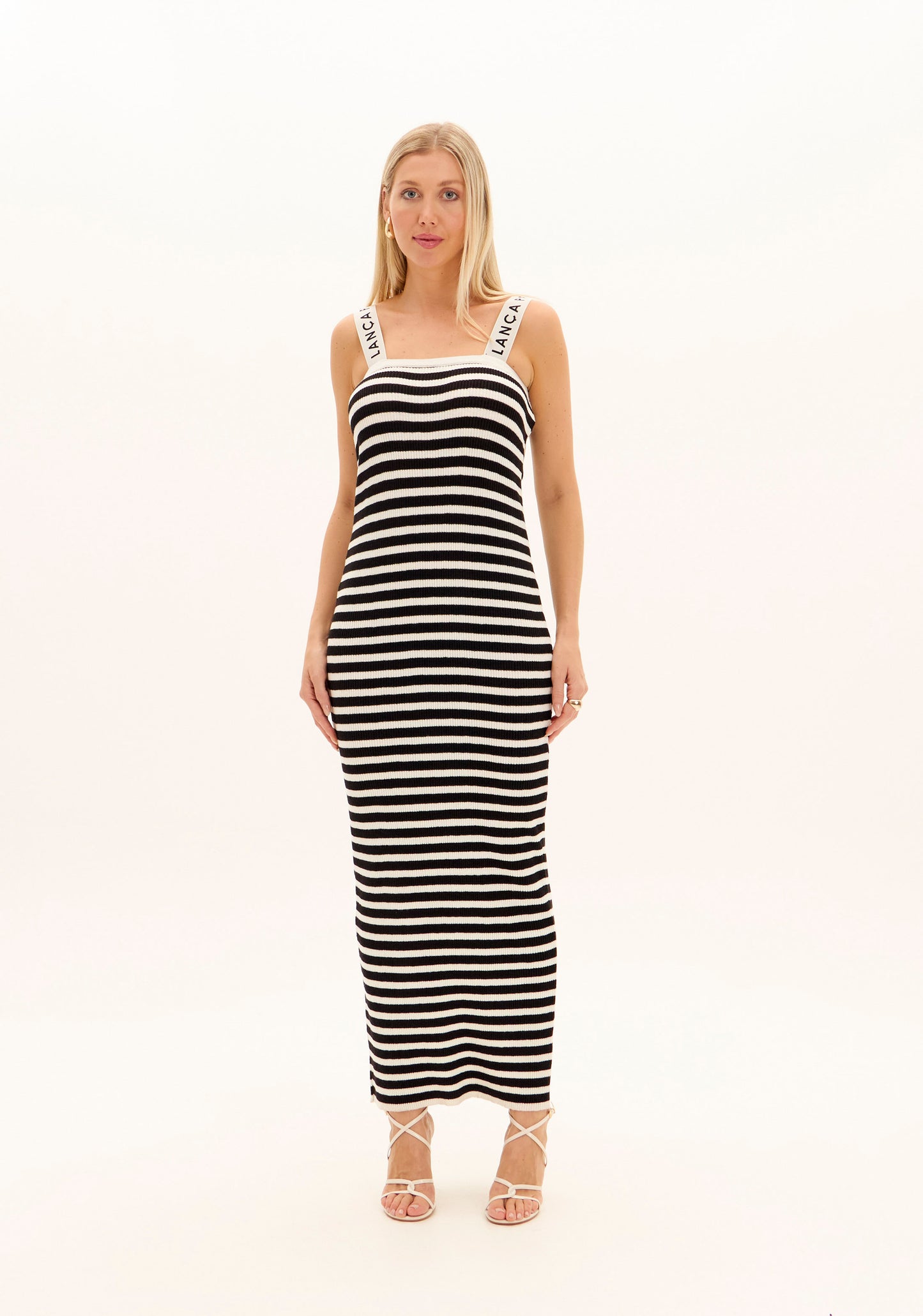 VESTIDO COM RISCAS