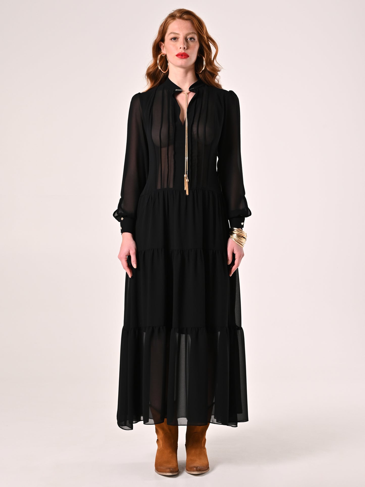 VESTIDO COM TRANSPARÊNCIA