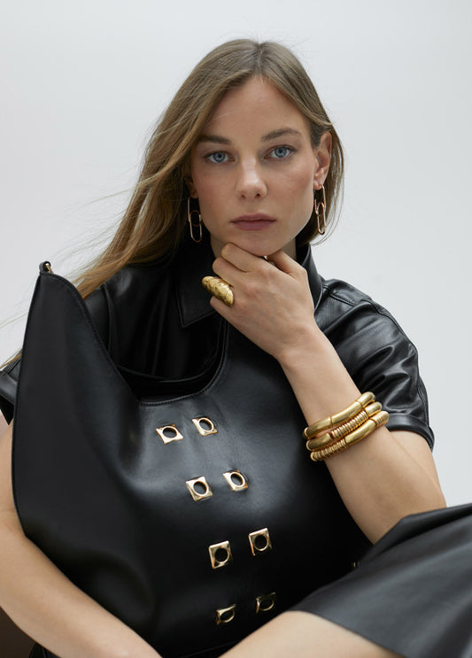 MALA SHOPPER COM DETALHES METÁLICOS